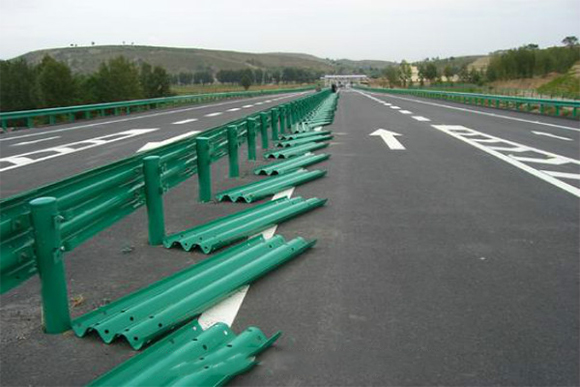 金华波形护栏的维护与管理确保道路安全的关键步骤